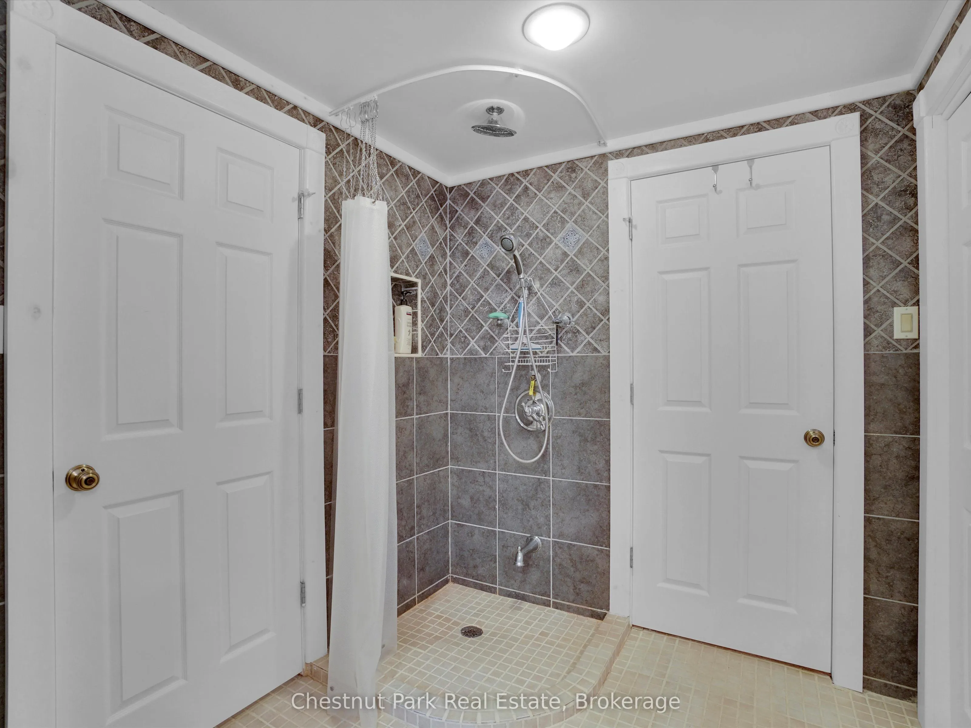 1300 Dickie Lake Road W