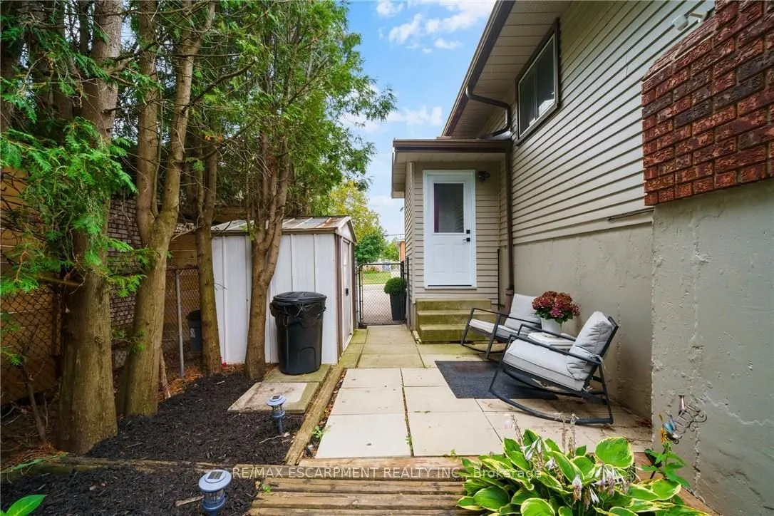 444 QUEEN VICTORIA Drive
