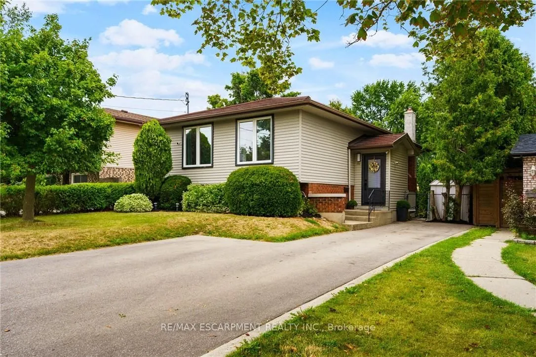 444 QUEEN VICTORIA Drive