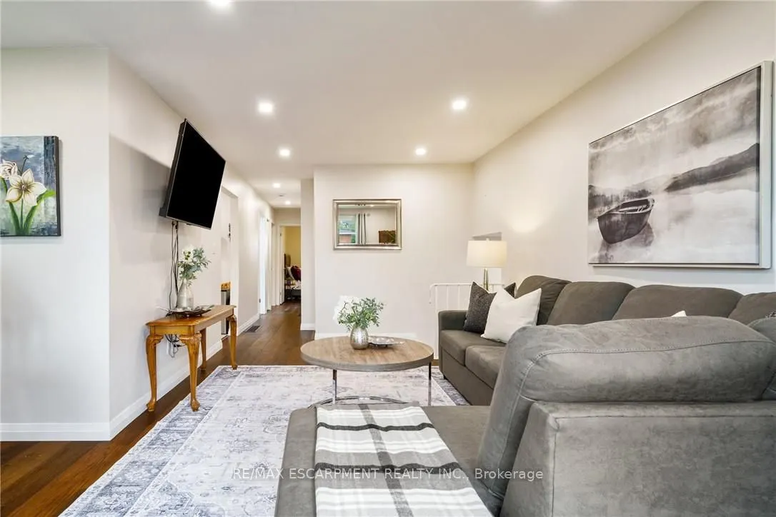 444 QUEEN VICTORIA Drive