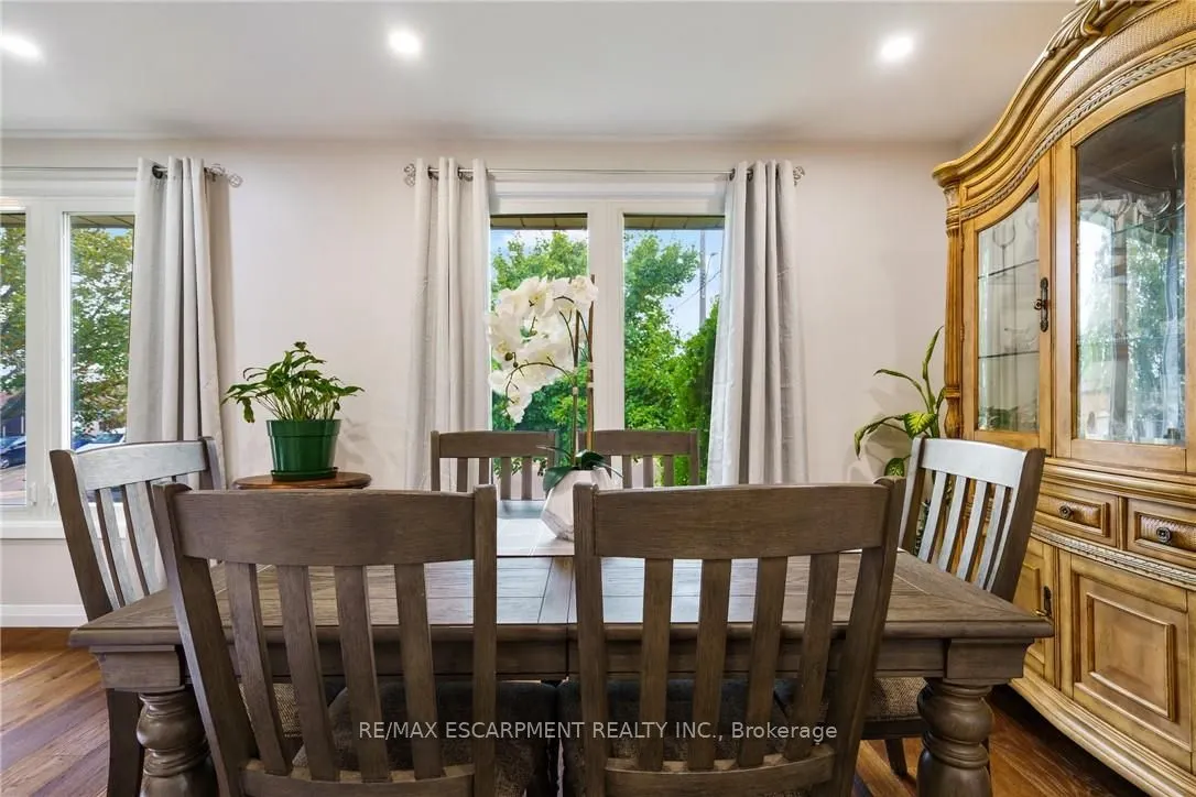 444 QUEEN VICTORIA Drive
