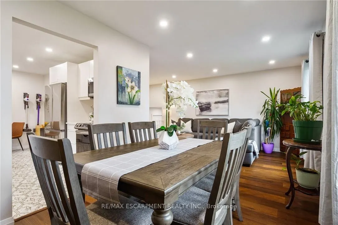 444 QUEEN VICTORIA Drive