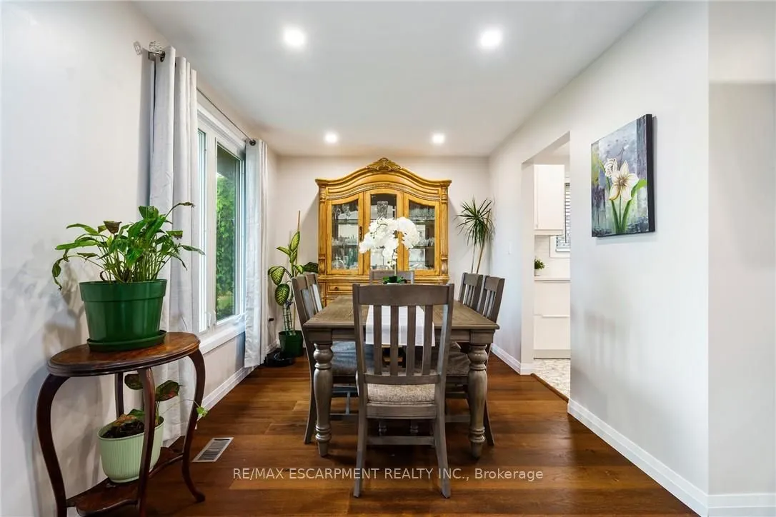 444 QUEEN VICTORIA Drive
