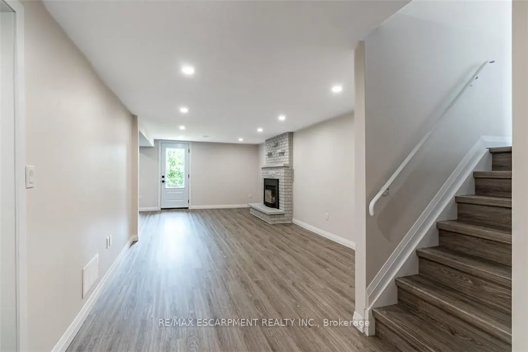 444 QUEEN VICTORIA Drive