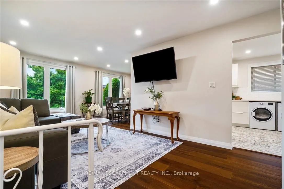 444 QUEEN VICTORIA Drive