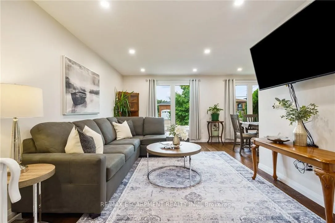 444 QUEEN VICTORIA Drive