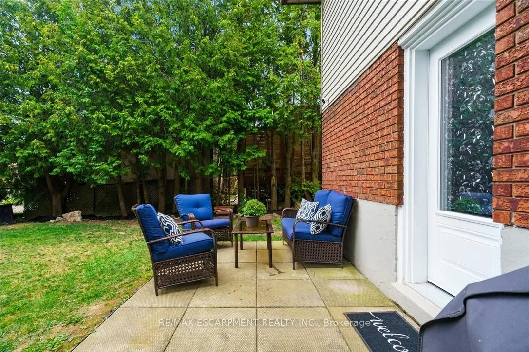 444 QUEEN VICTORIA Drive
