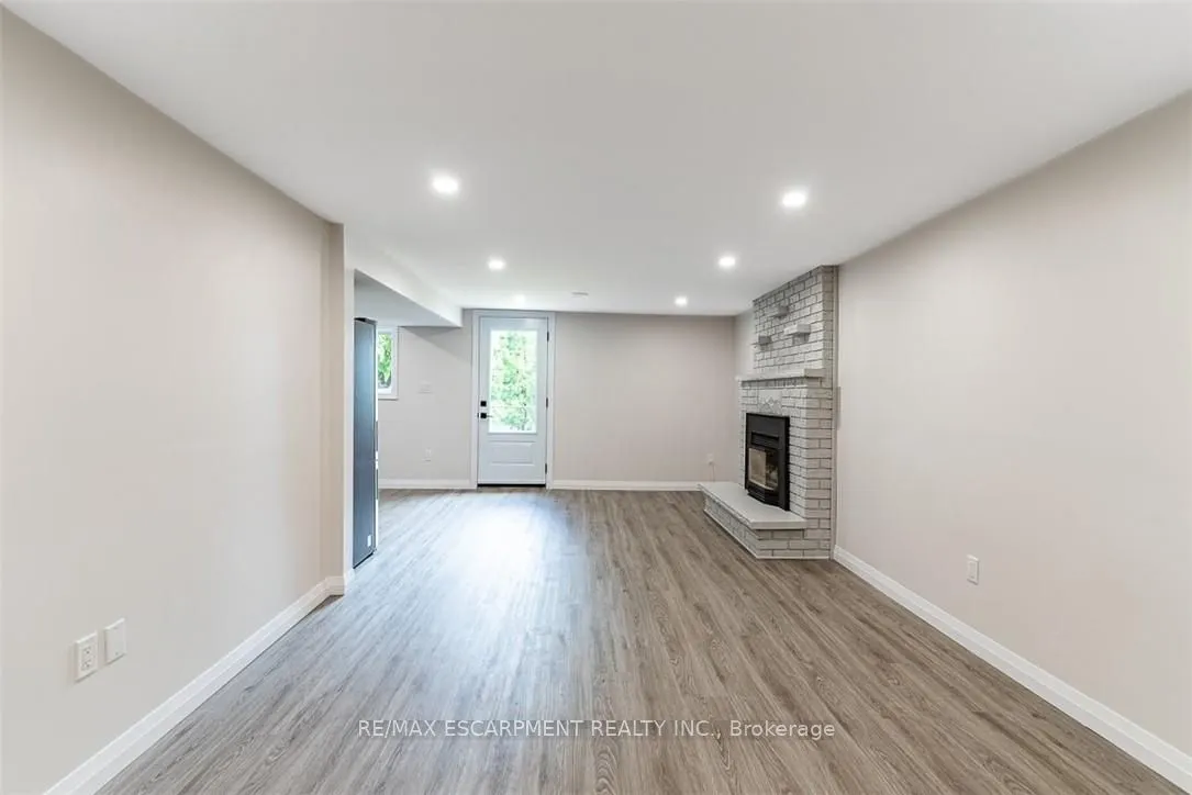 444 QUEEN VICTORIA Drive