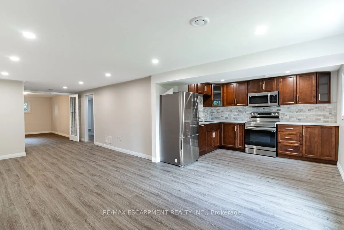 444 QUEEN VICTORIA Drive