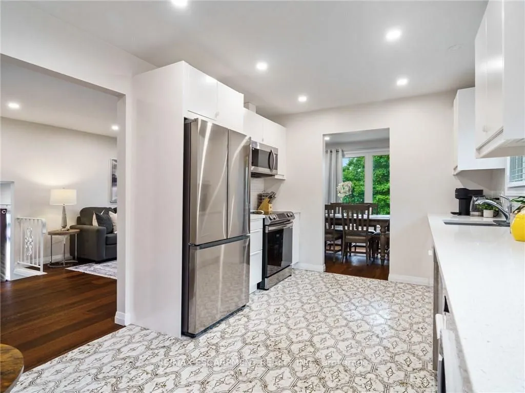 444 QUEEN VICTORIA Drive