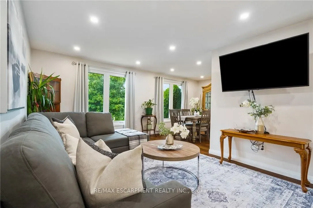444 QUEEN VICTORIA Drive