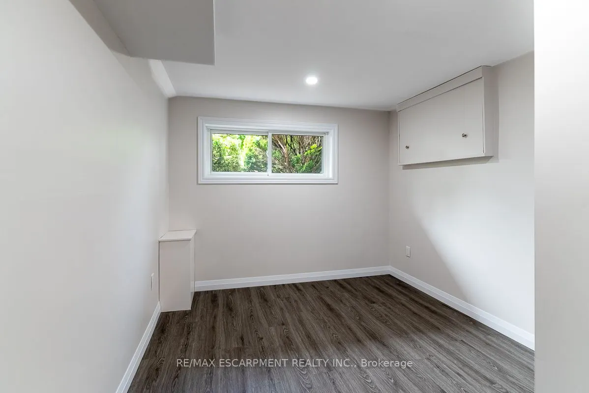 444 QUEEN VICTORIA Drive