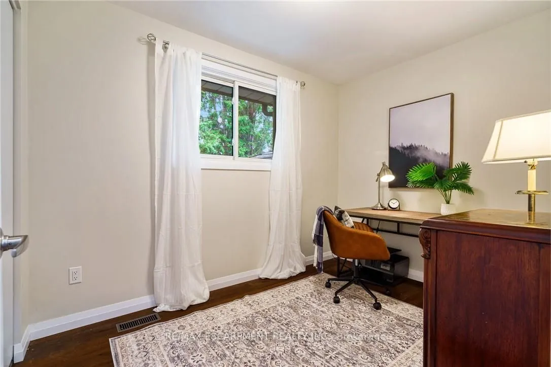 444 QUEEN VICTORIA Drive