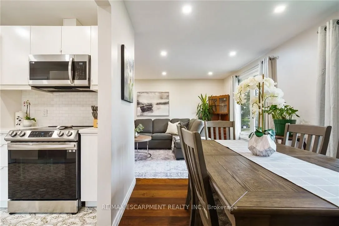 444 QUEEN VICTORIA Drive