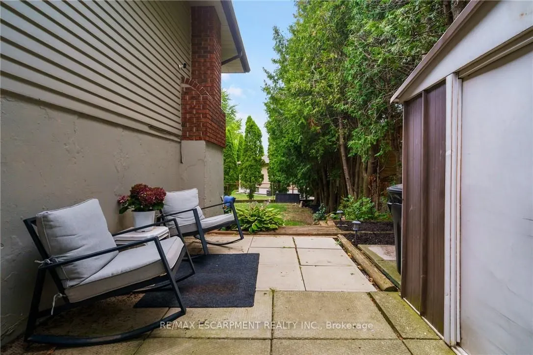 444 QUEEN VICTORIA Drive