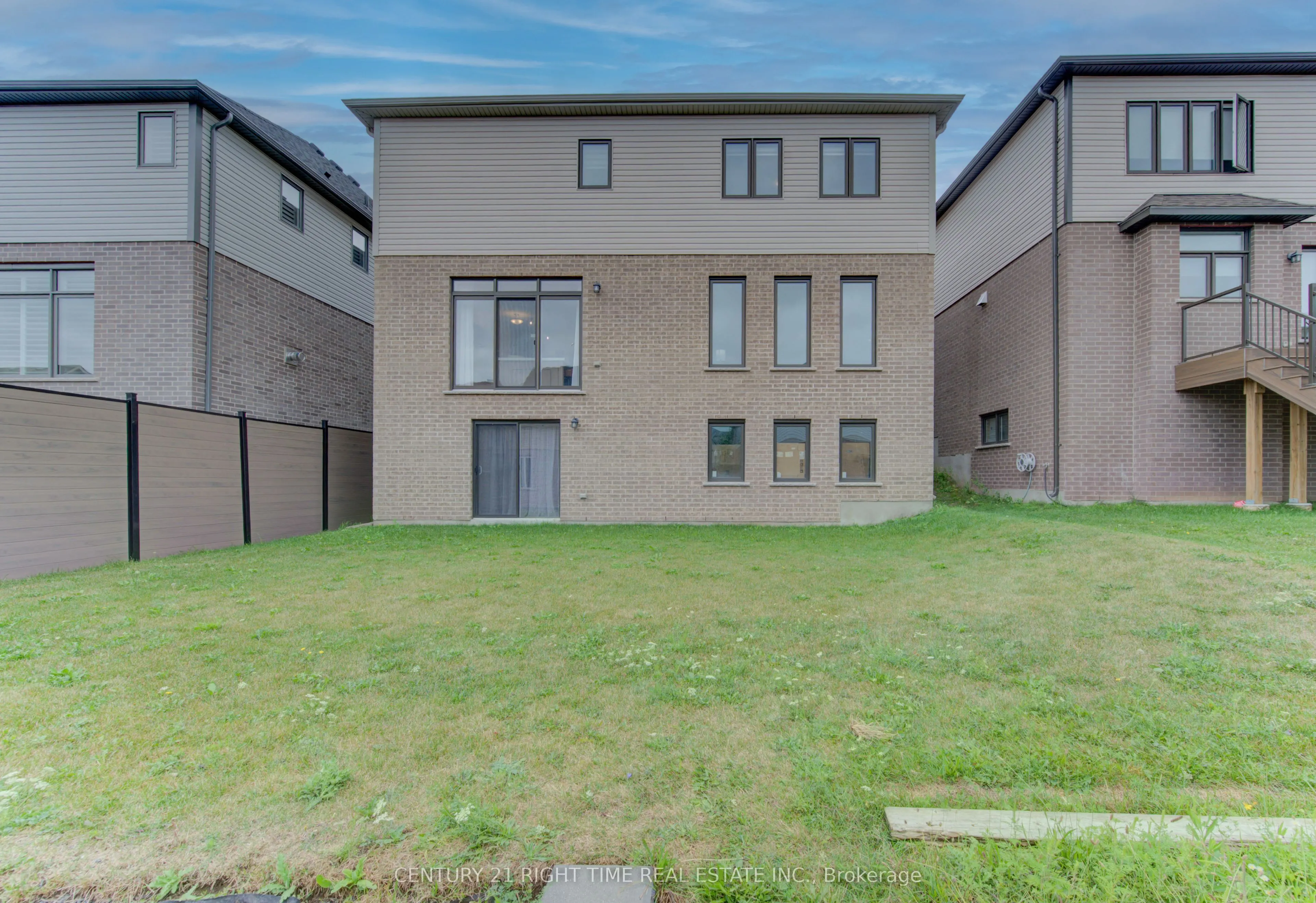546 Bridgemill Crescent