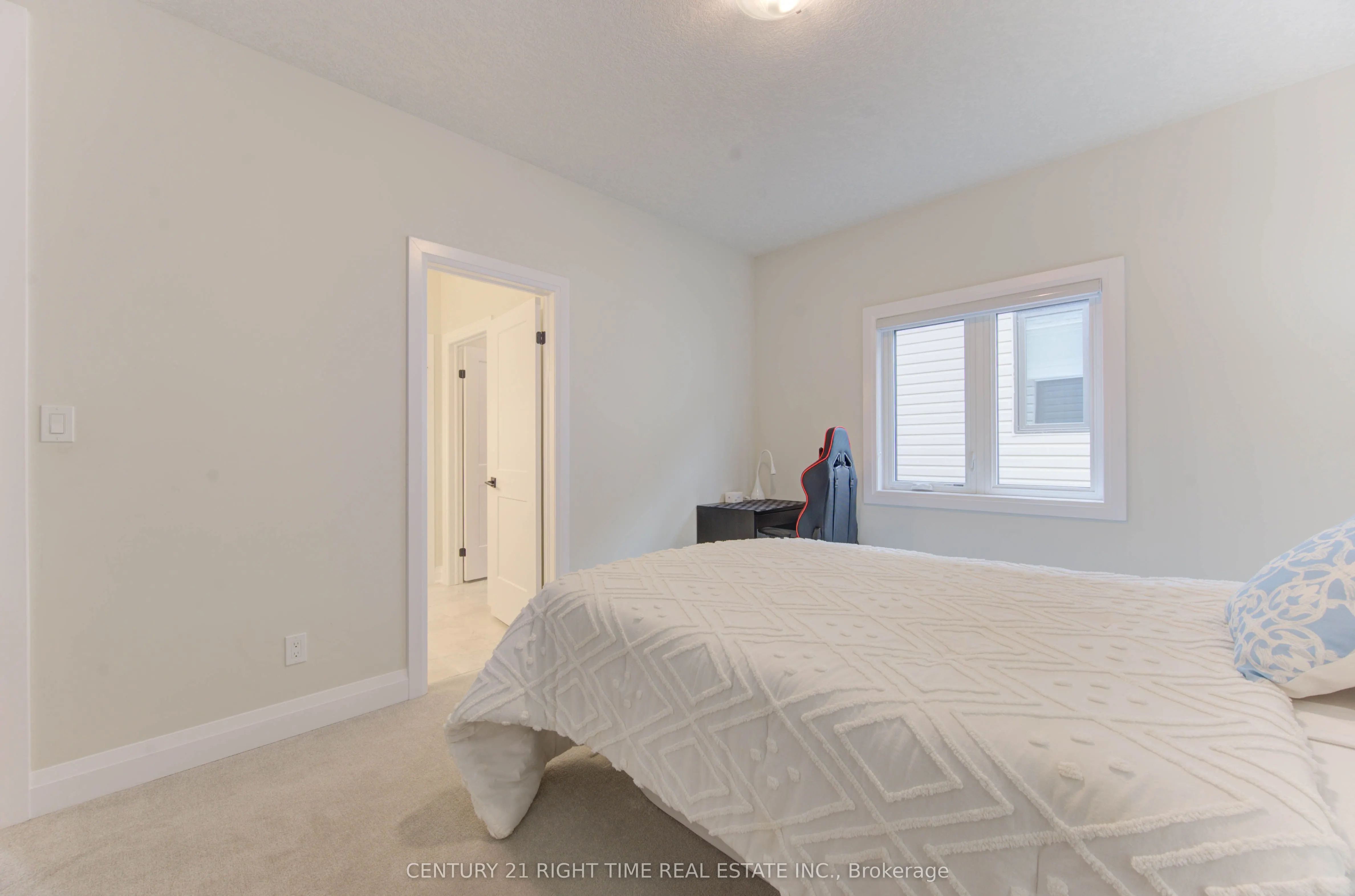 546 Bridgemill Crescent