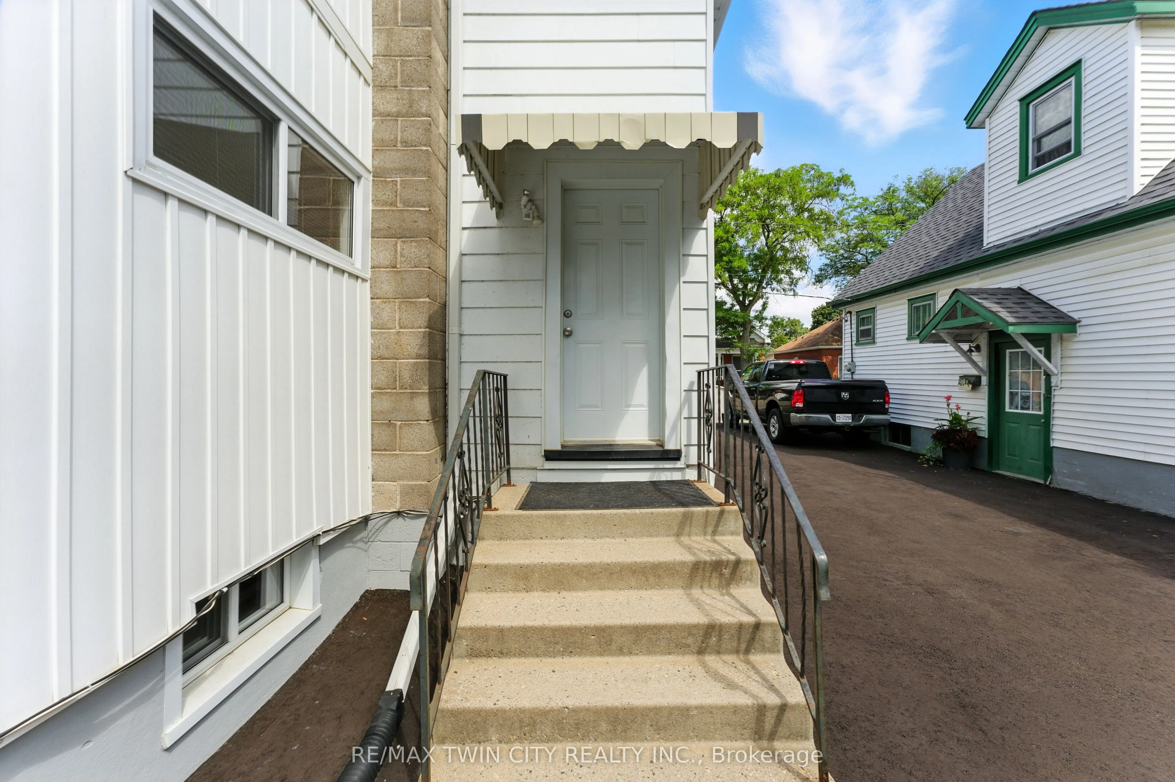 39 Allenby Avenue