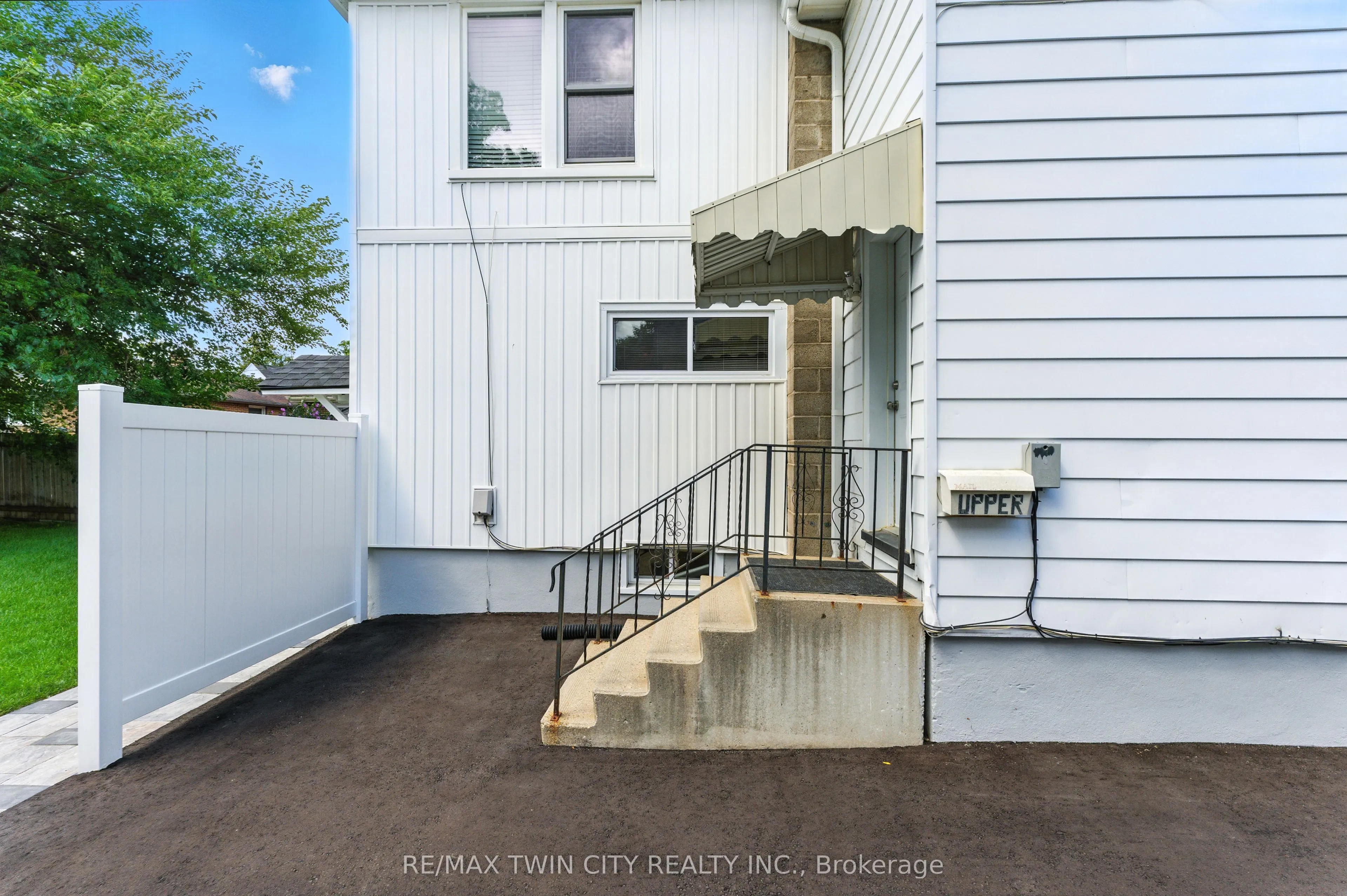 39 Allenby Avenue