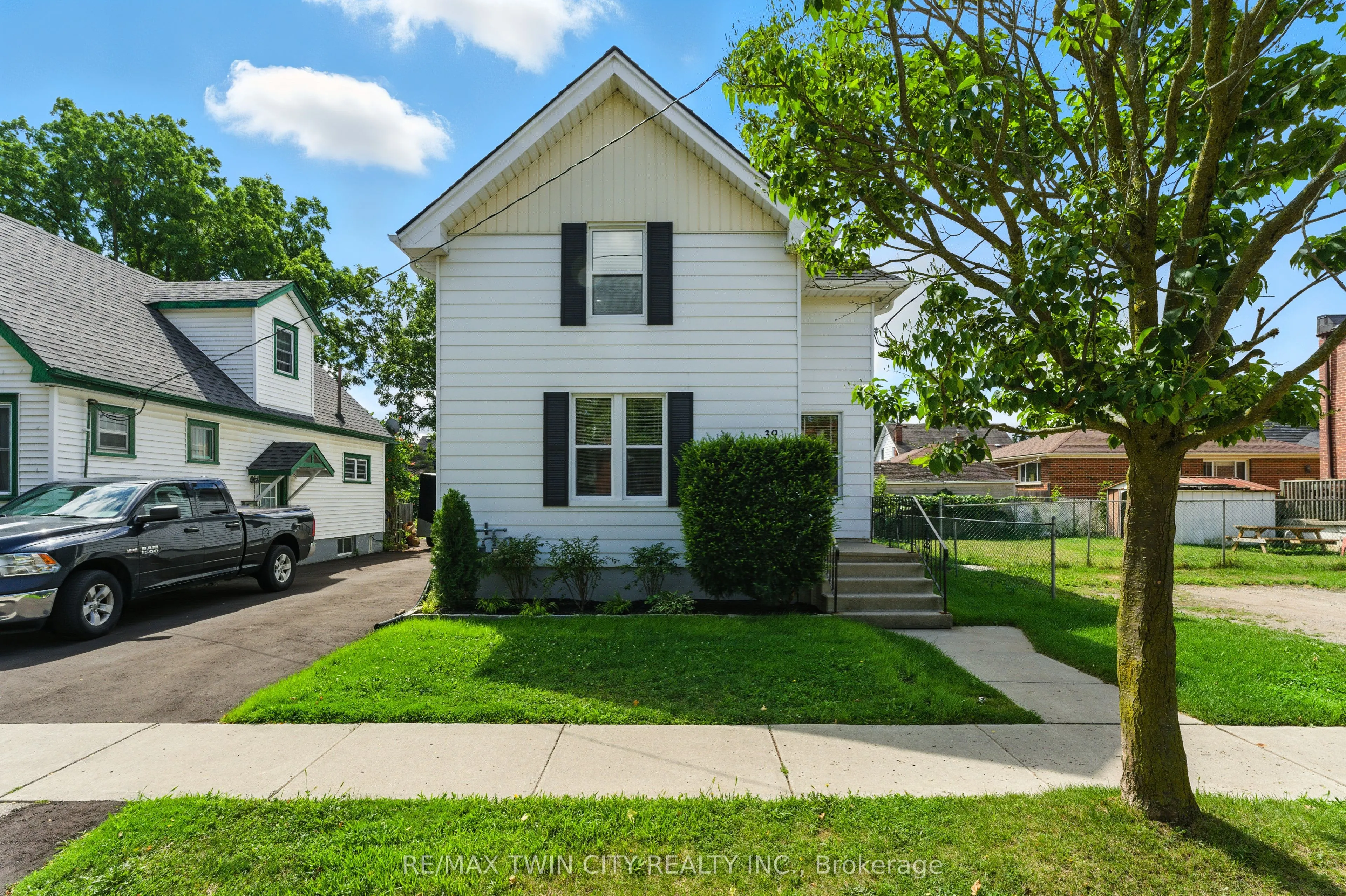 39 Allenby Avenue