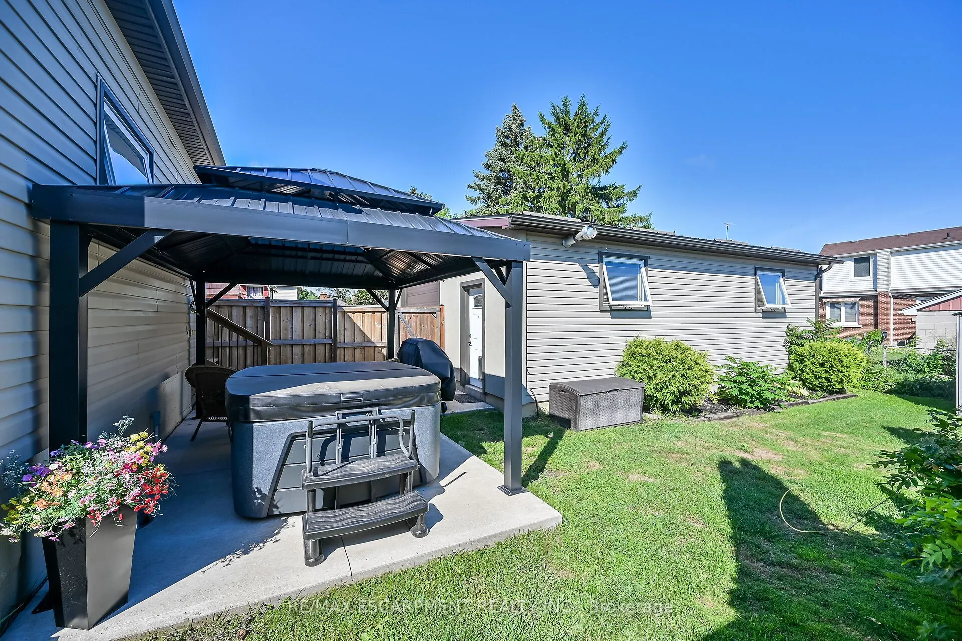 533 Cochrane Road