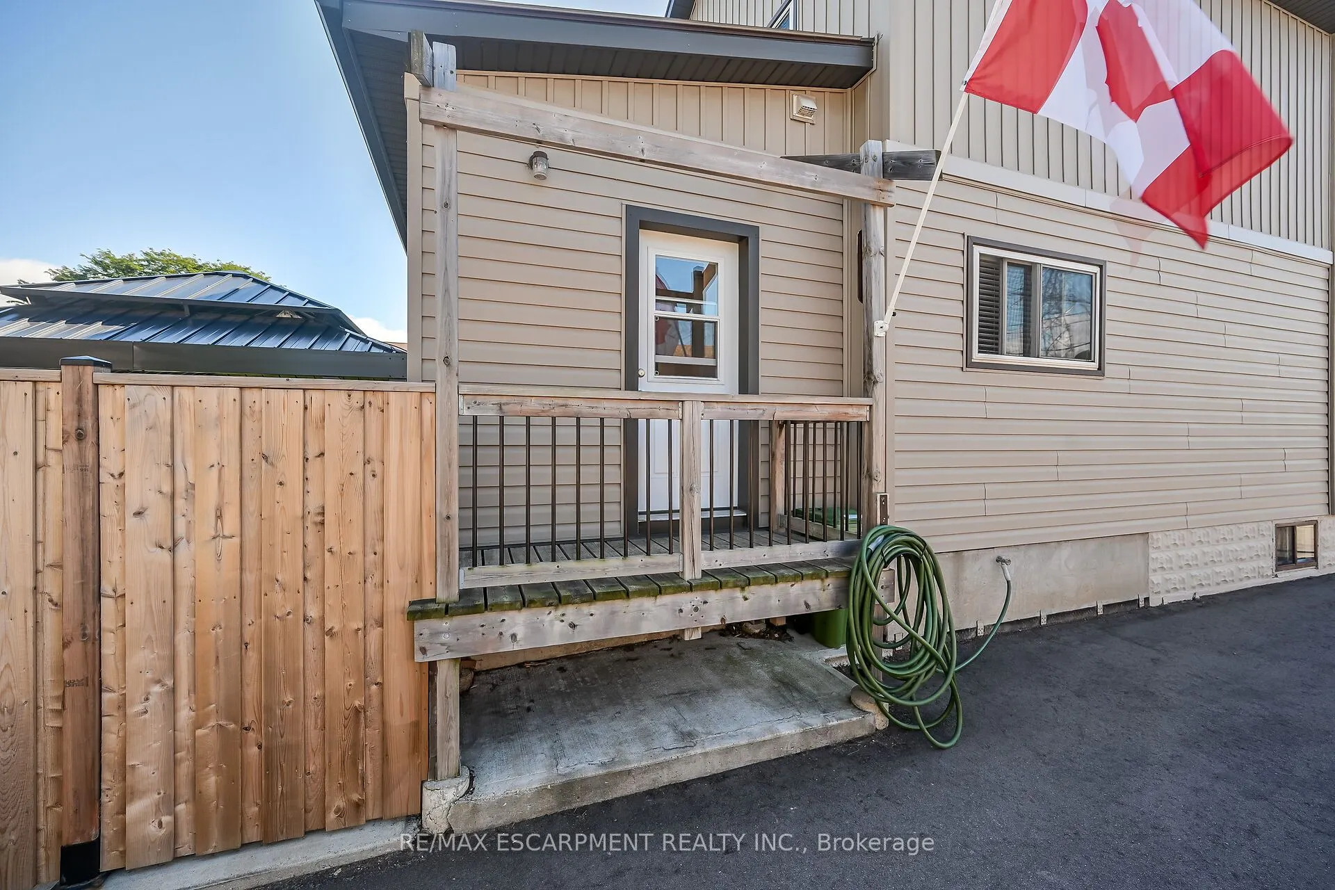 533 Cochrane Road
