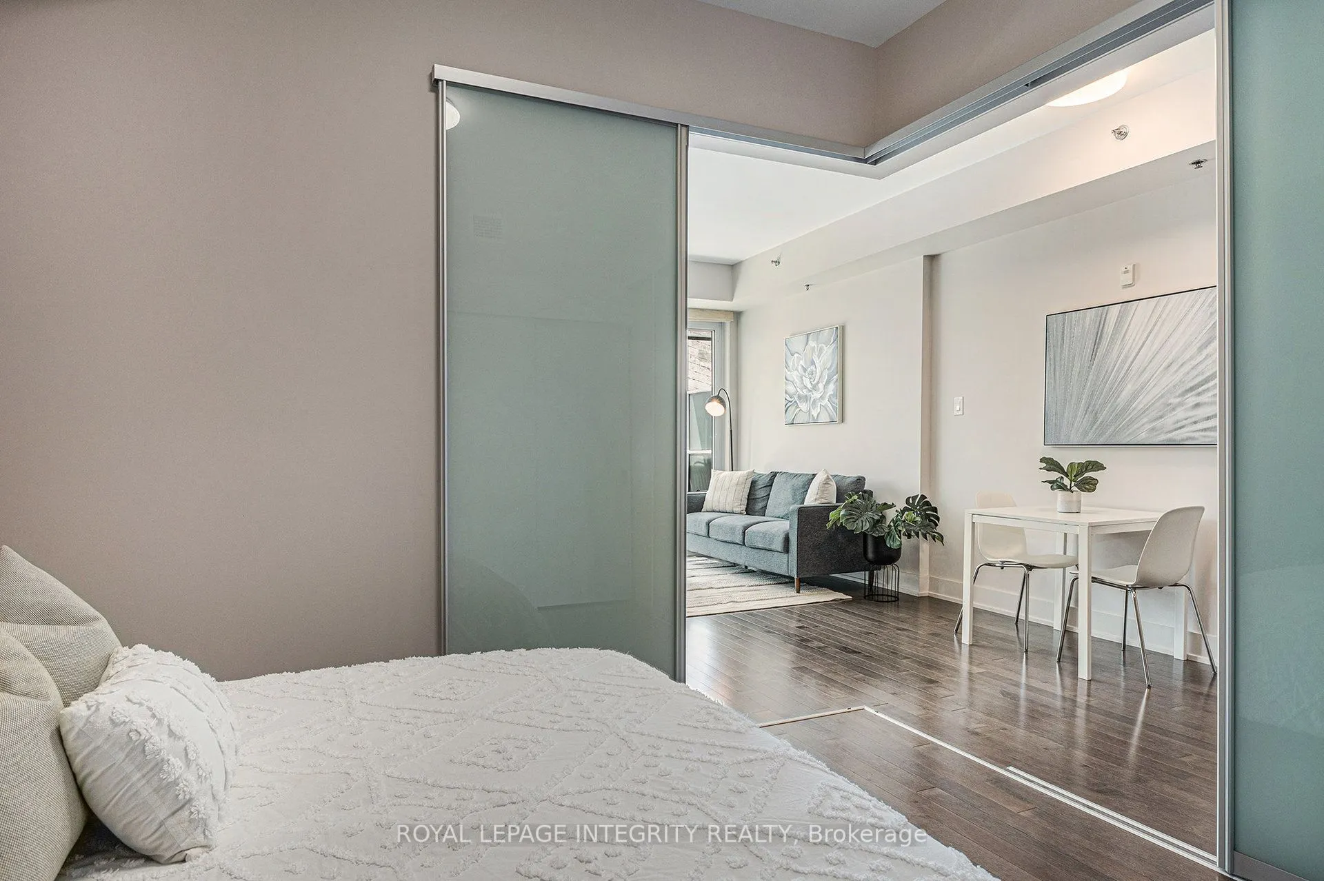 98 Richmond Road, #304