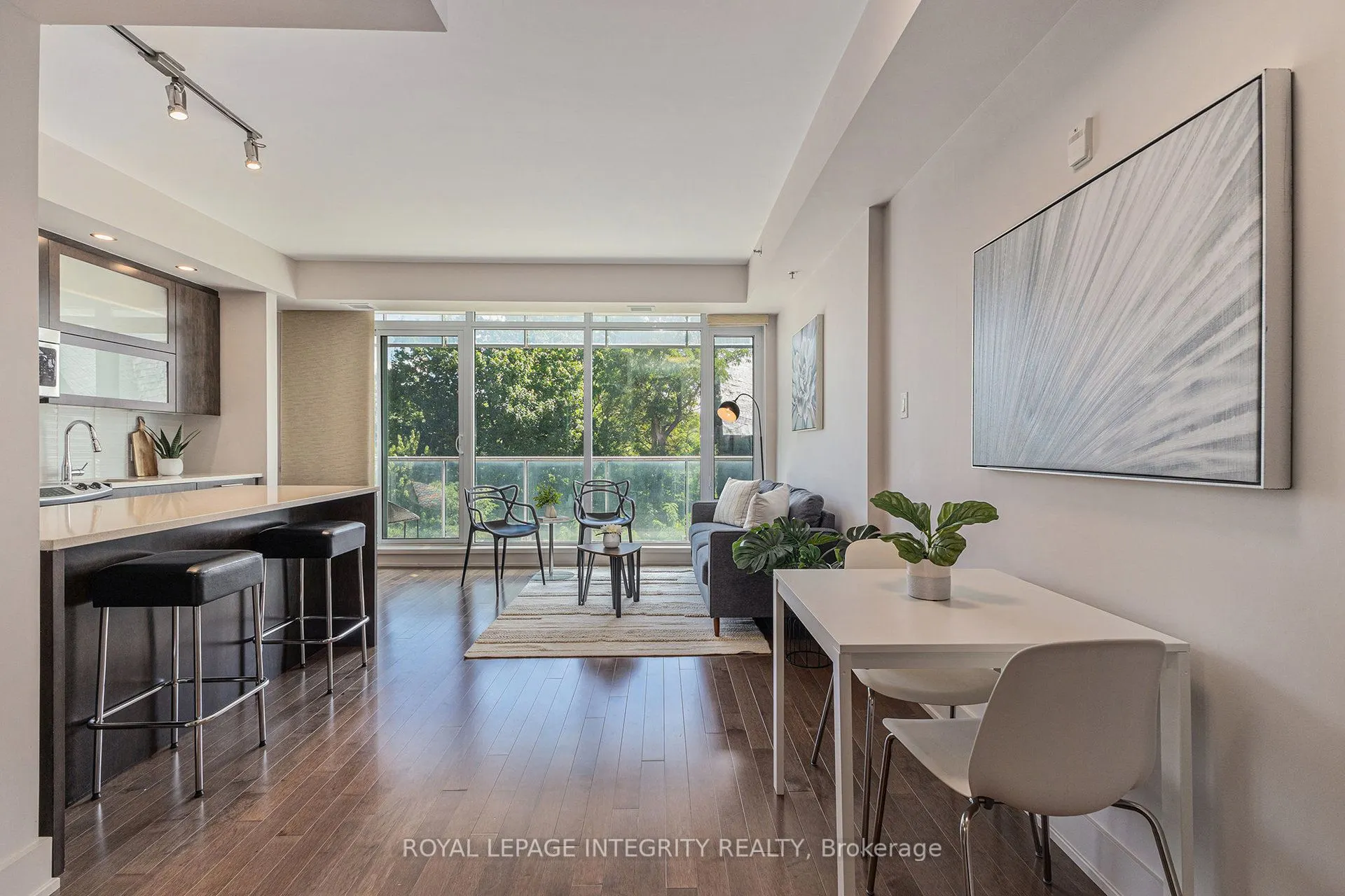 98 Richmond Road, #304