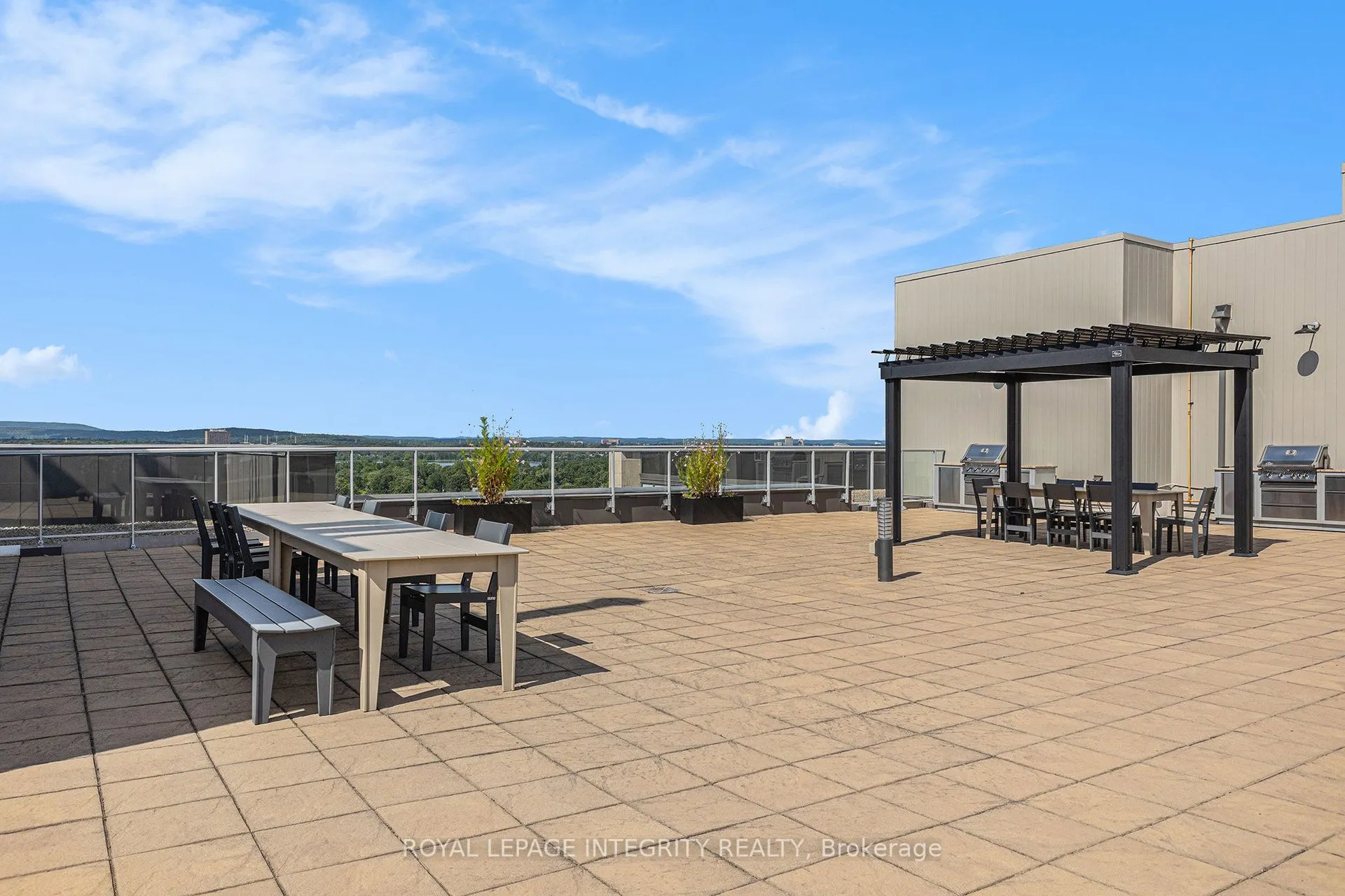 98 Richmond Road, #304