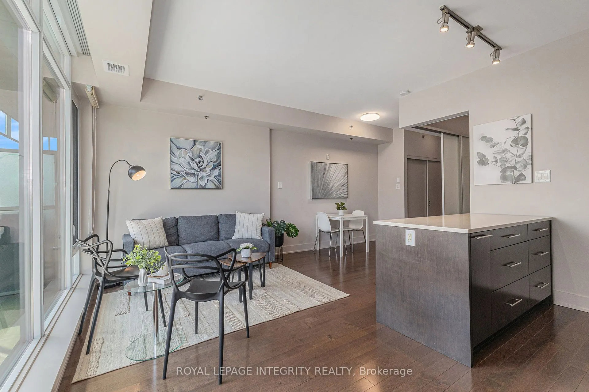 98 Richmond Road, #304