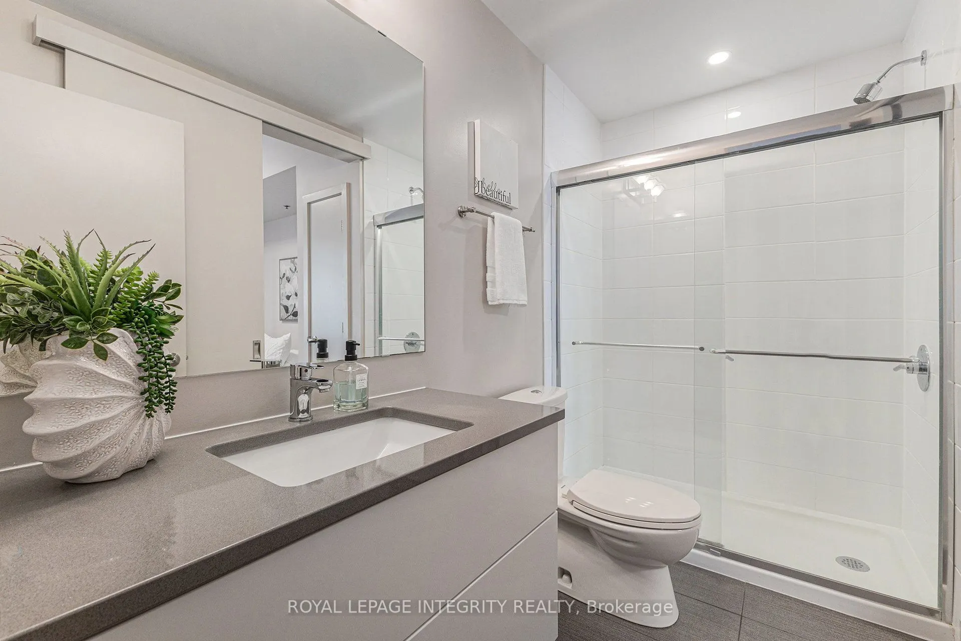 98 Richmond Road, #304
