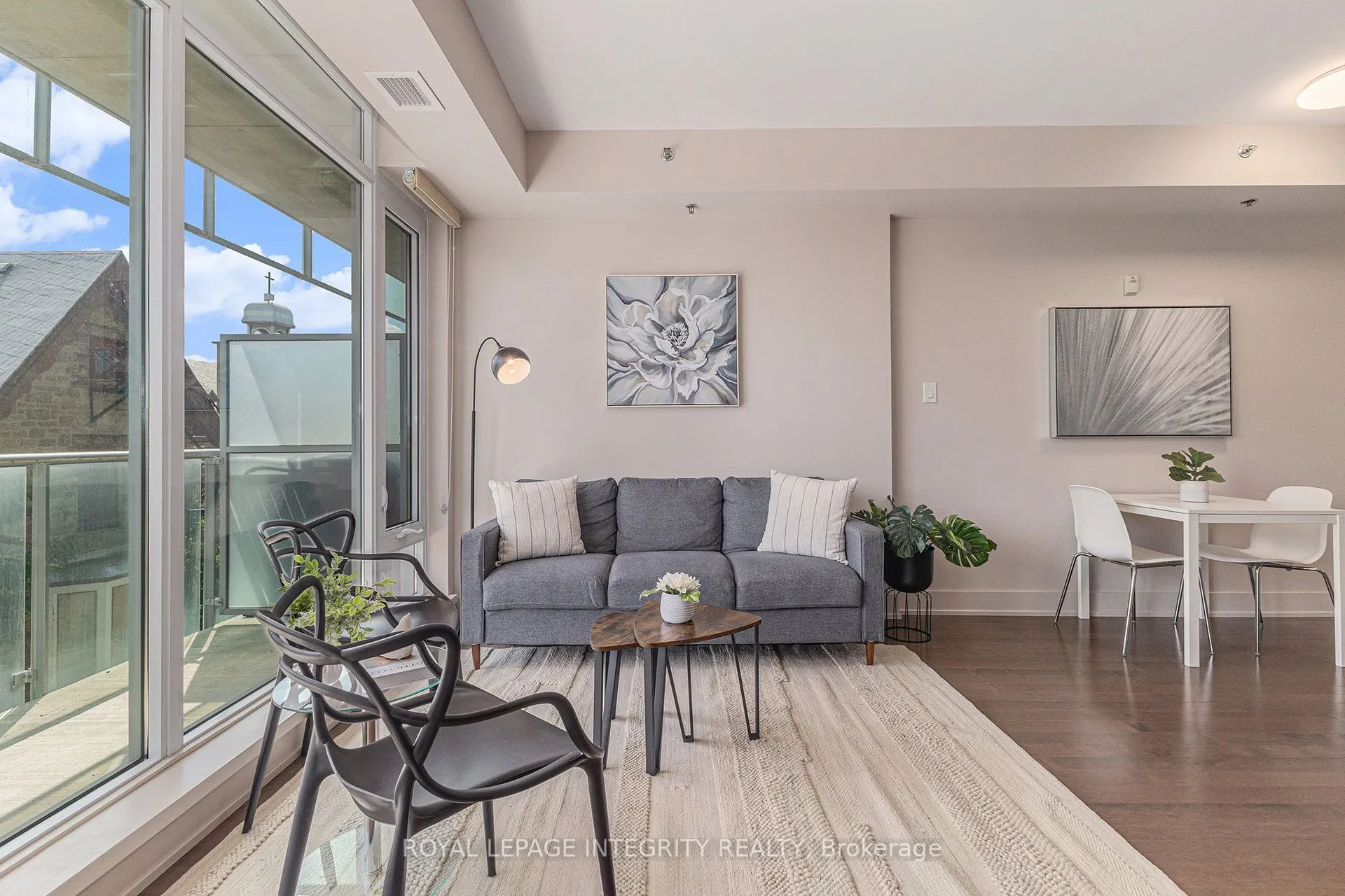 98 Richmond Road, #304