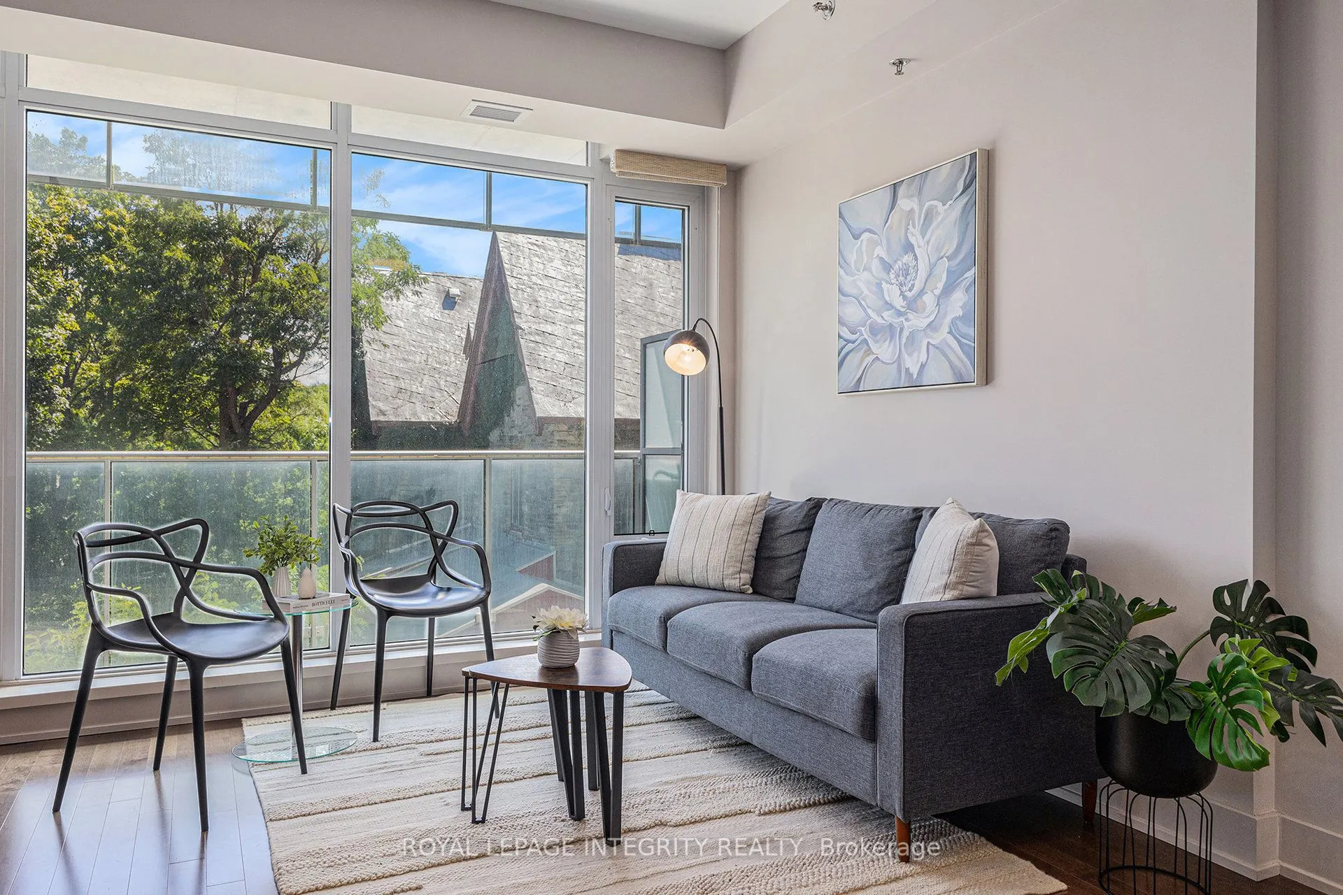 98 Richmond Road, #304