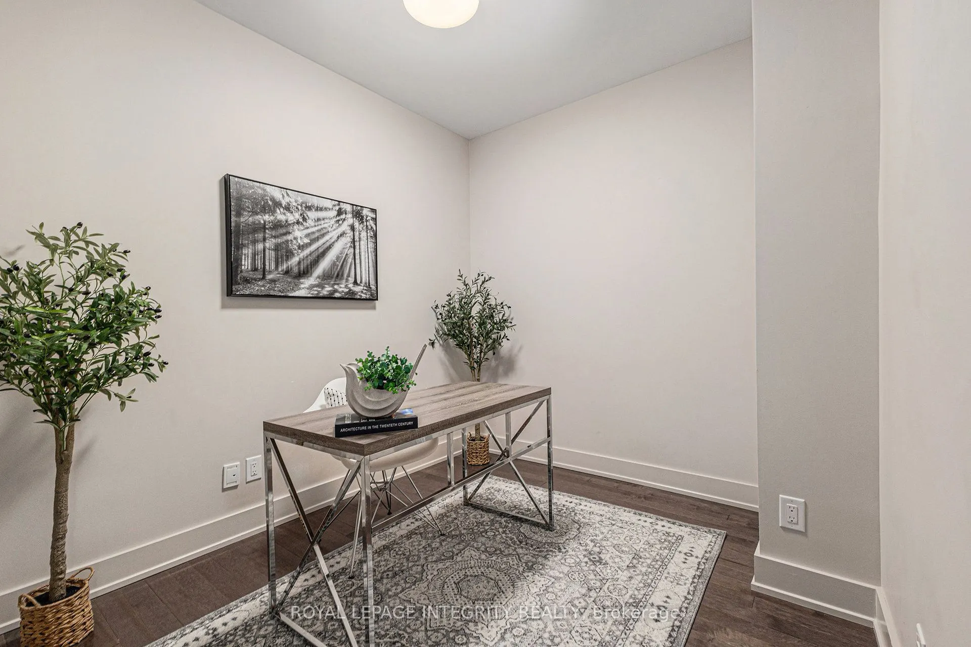 98 Richmond Road, #304