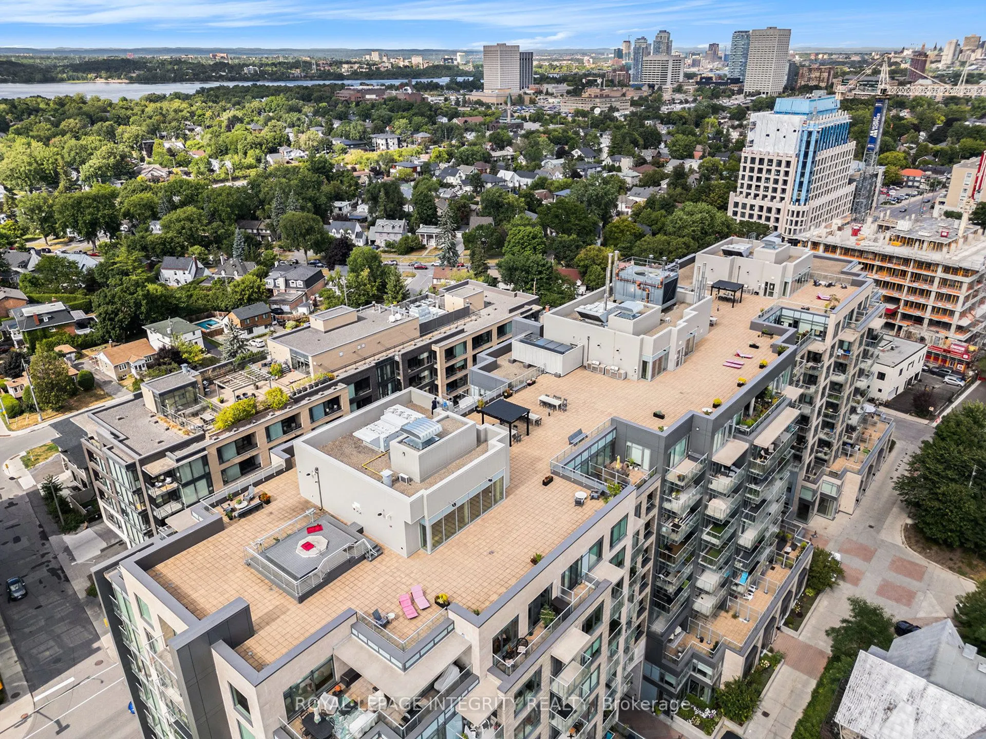 98 Richmond Road, #304