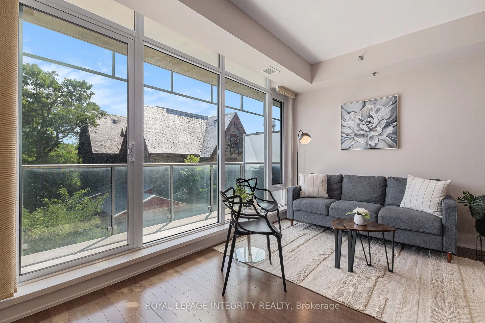 98 Richmond Road, #304