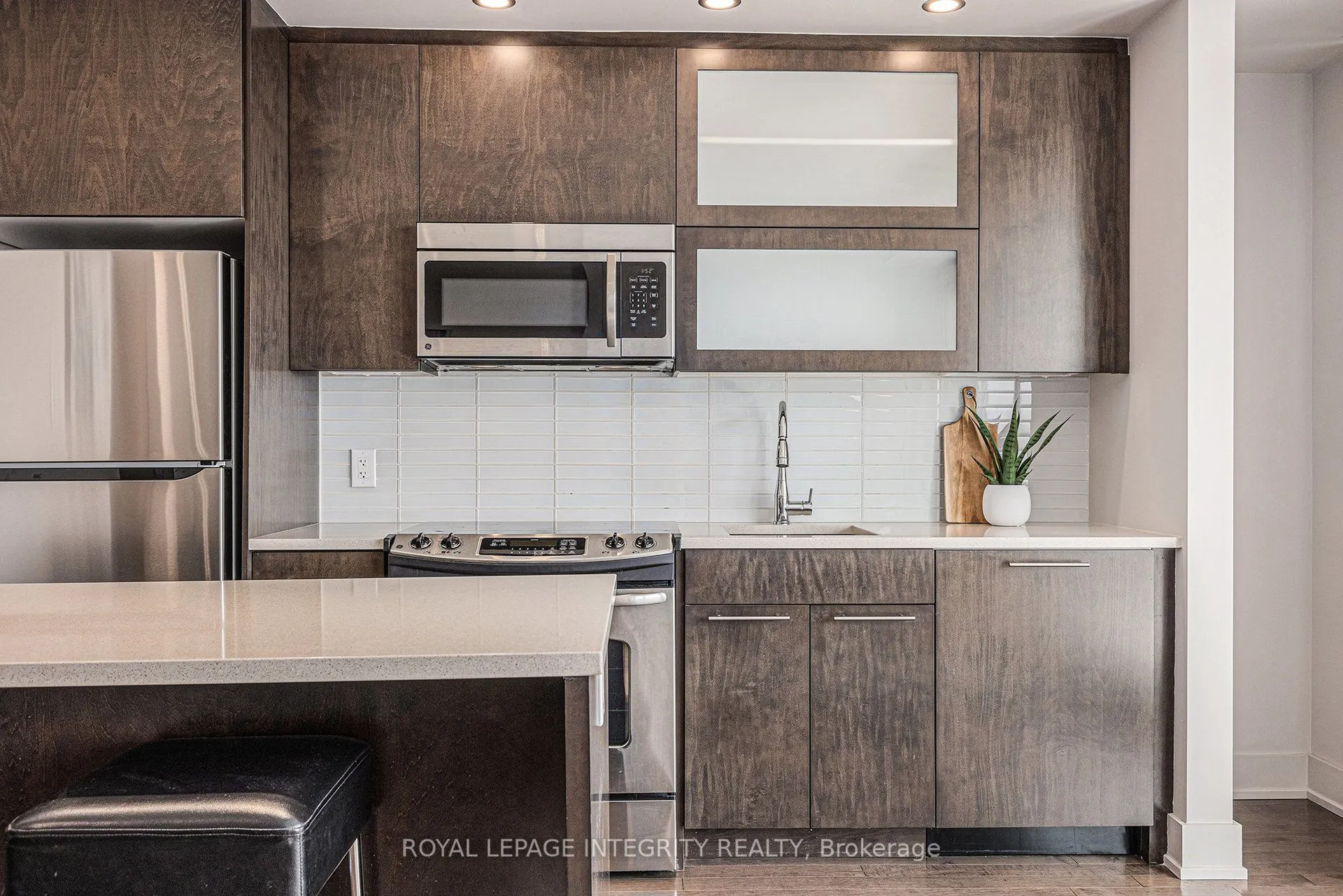 98 Richmond Road, #304