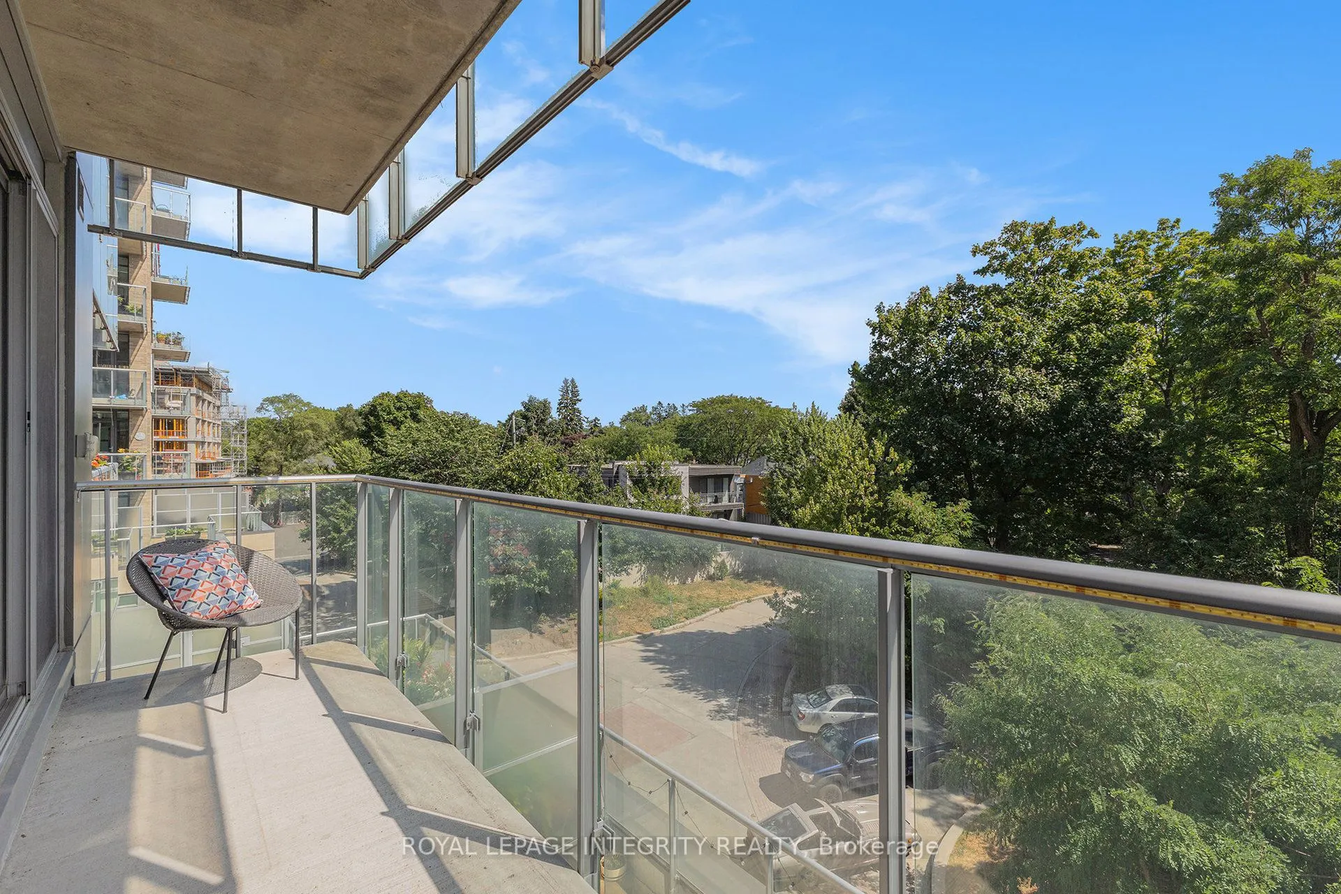 98 Richmond Road, #304