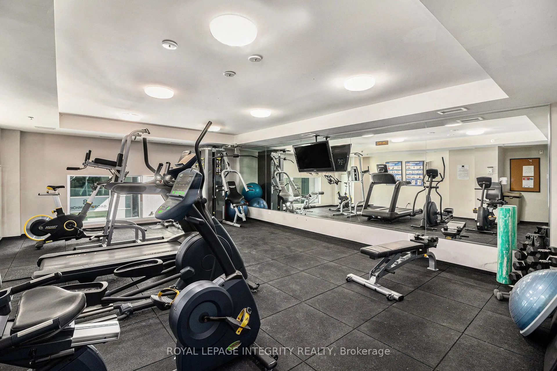 98 Richmond Road, #304