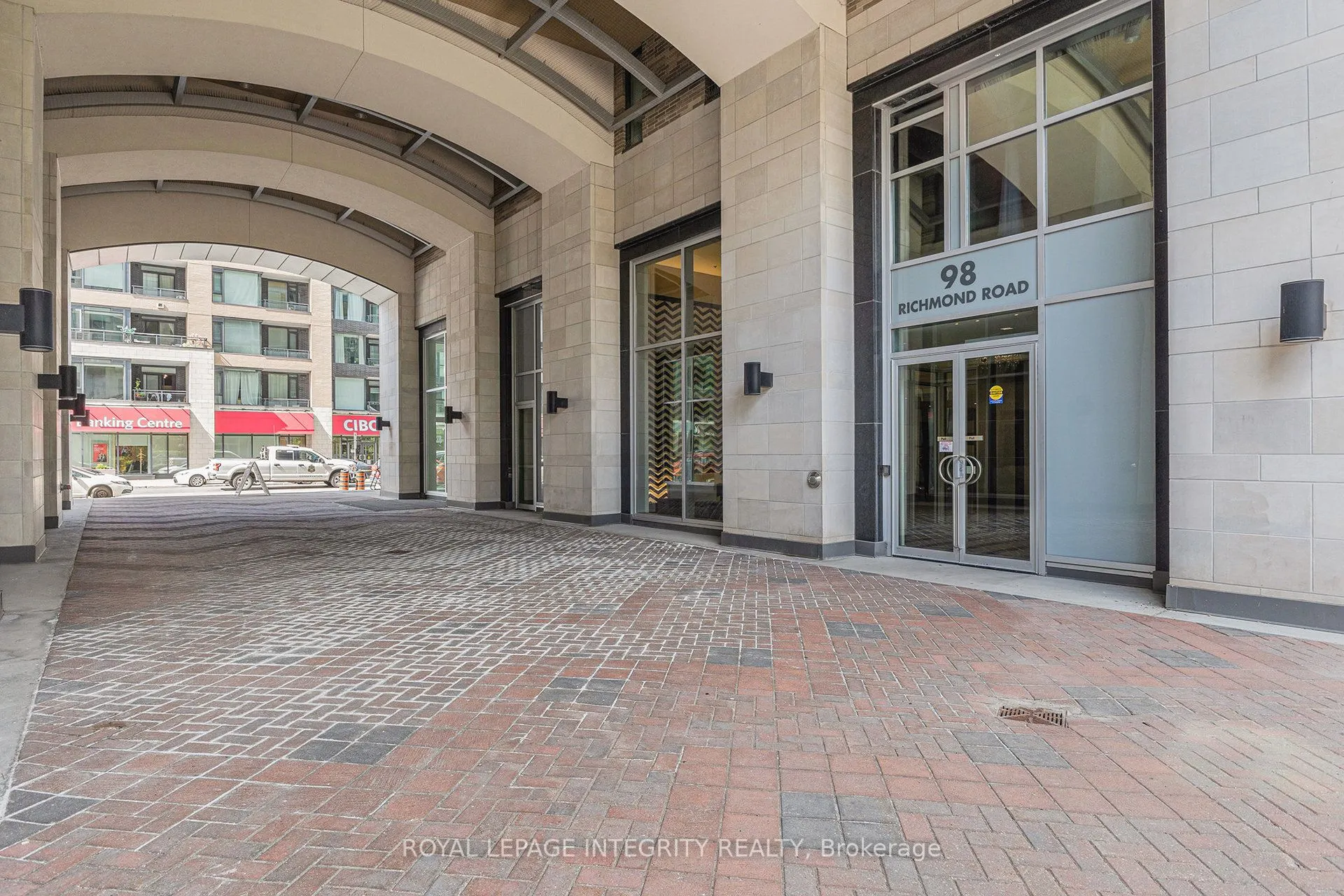 98 Richmond Road, #304