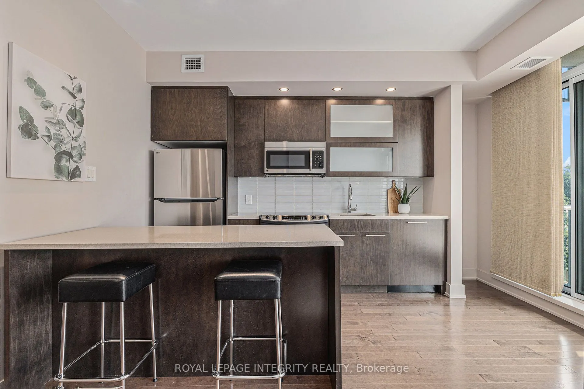 98 Richmond Road, #304