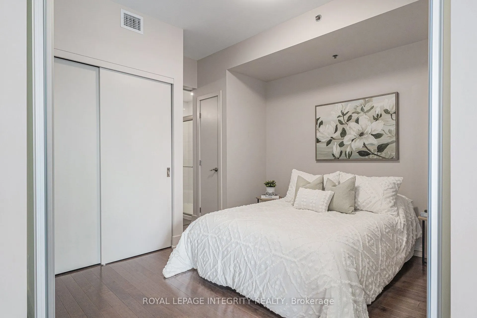 98 Richmond Road, #304