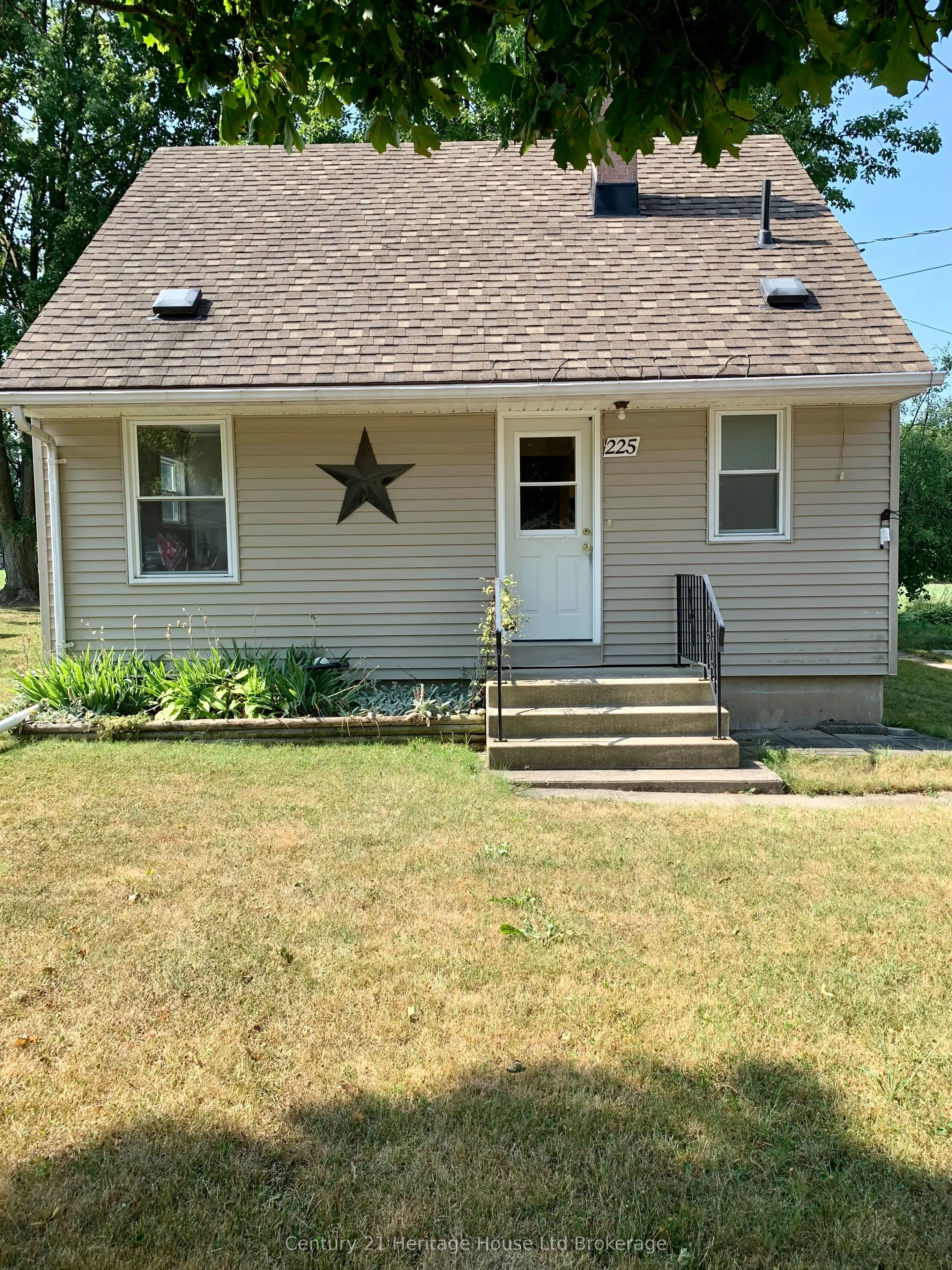 225 Algonquin Drive