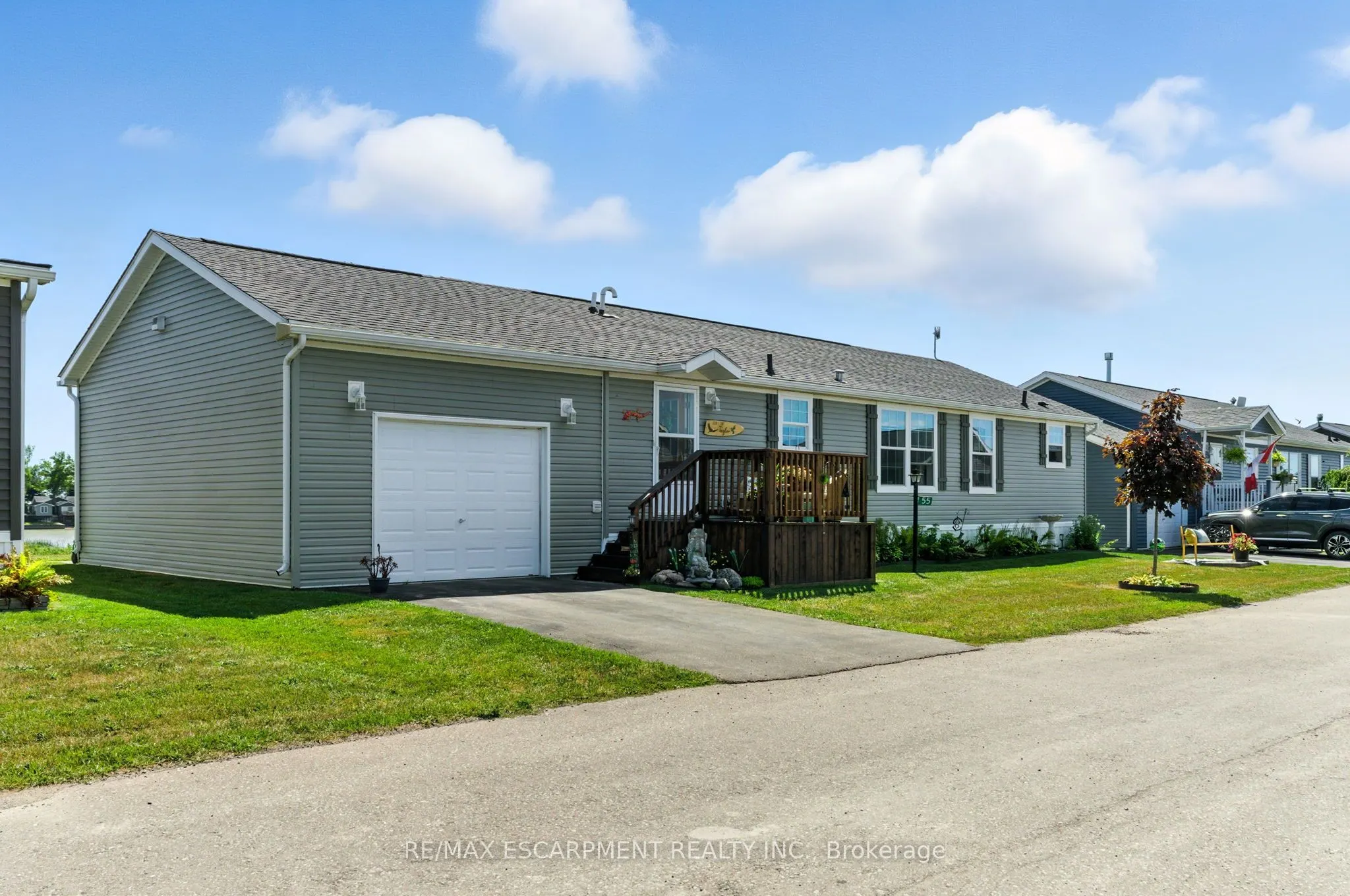 55 RIVERBEND Crescent