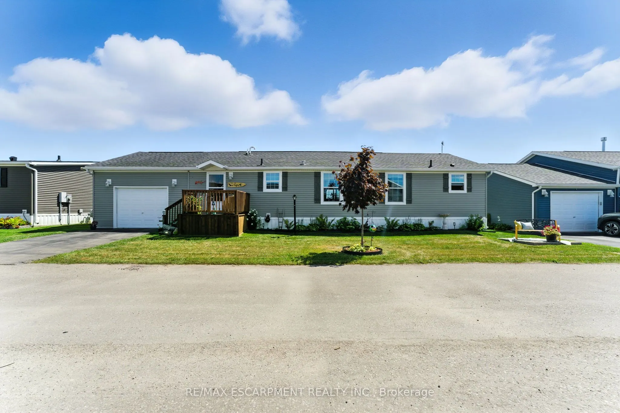 55 RIVERBEND Crescent