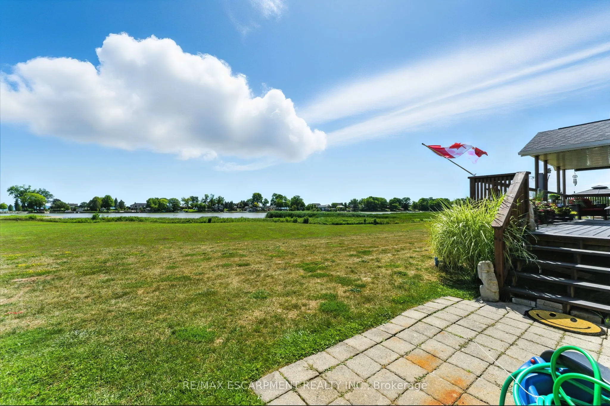 55 RIVERBEND Crescent