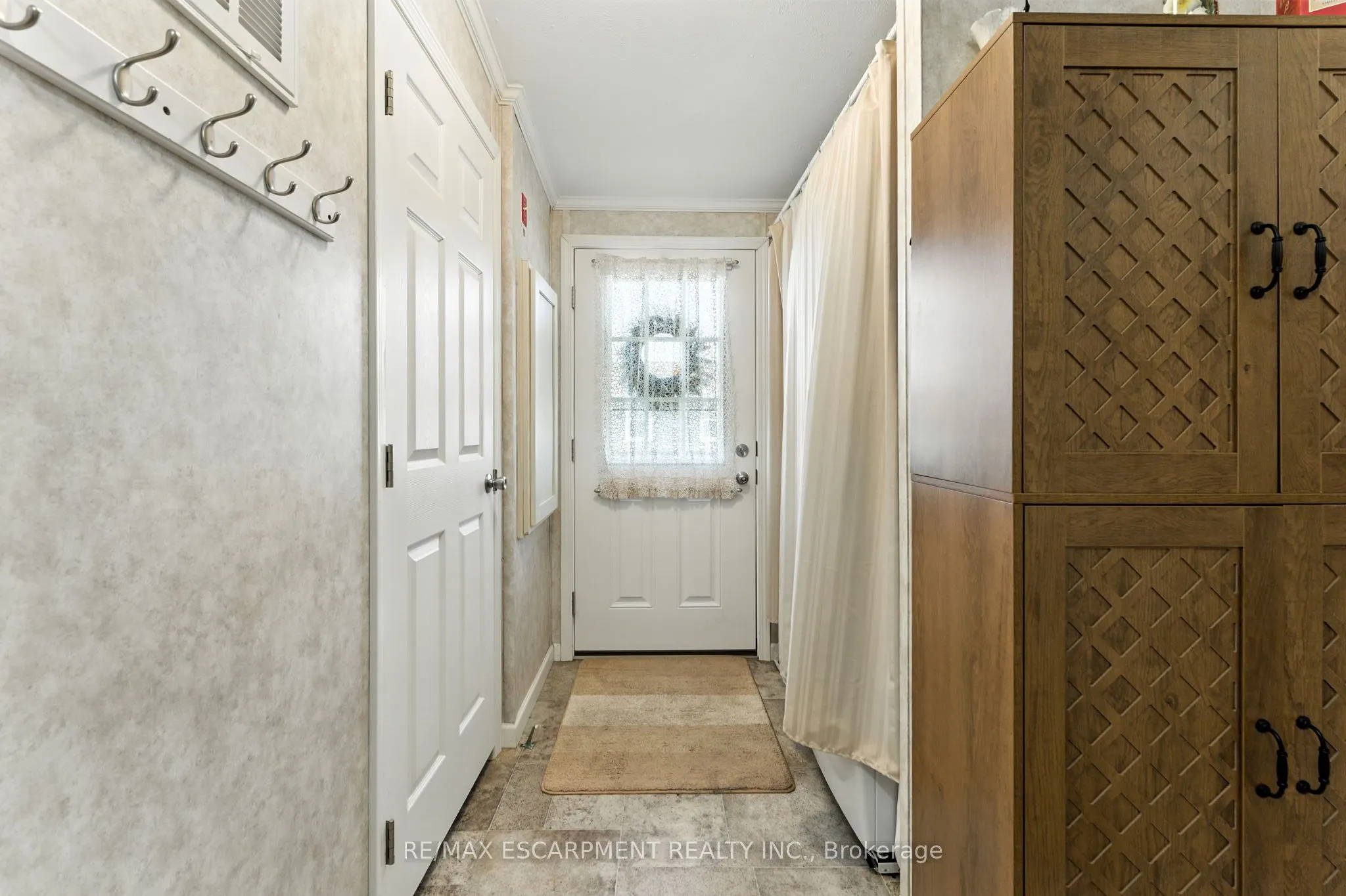 55 RIVERBEND Crescent