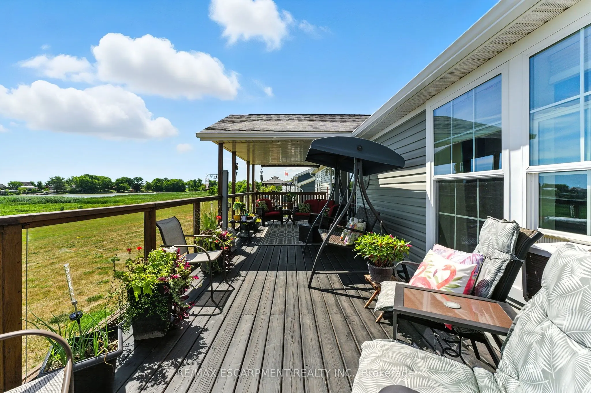 55 RIVERBEND Crescent