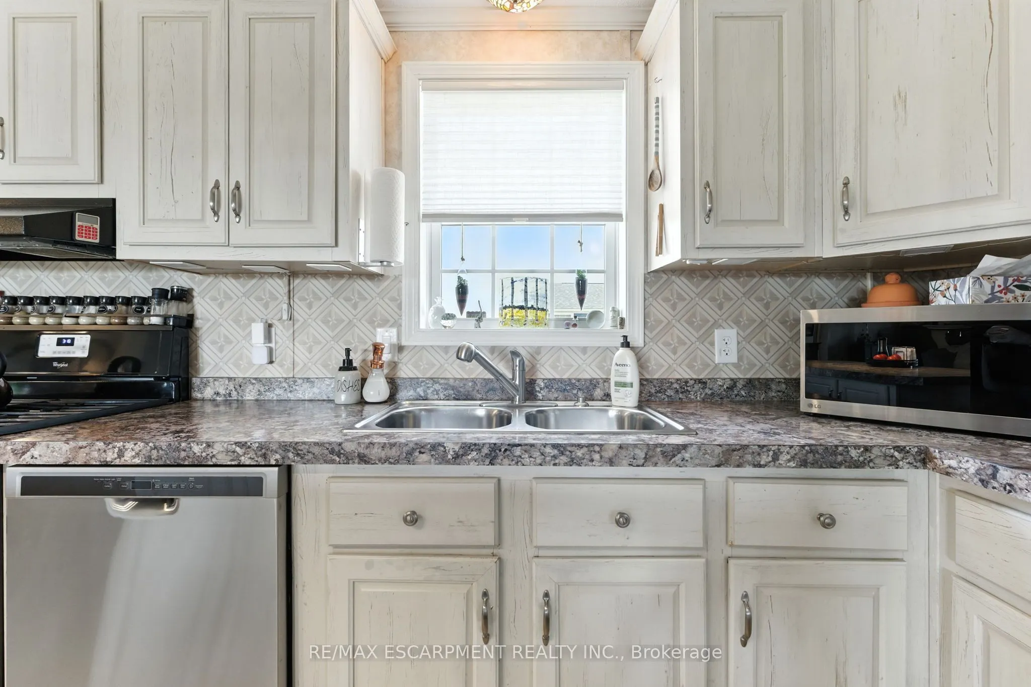55 RIVERBEND Crescent