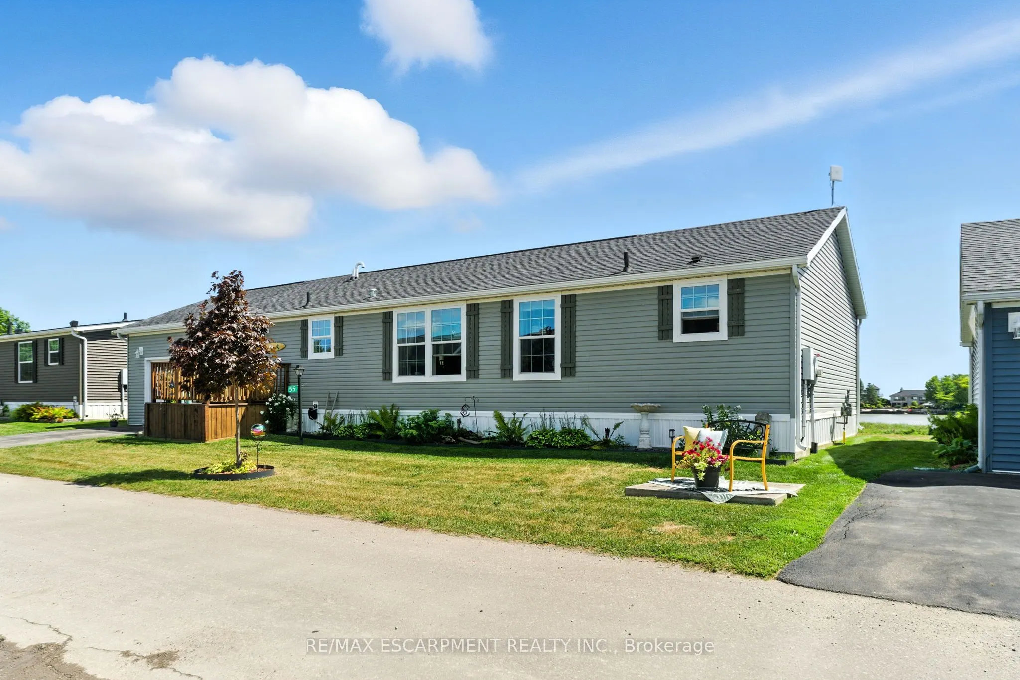 55 RIVERBEND Crescent